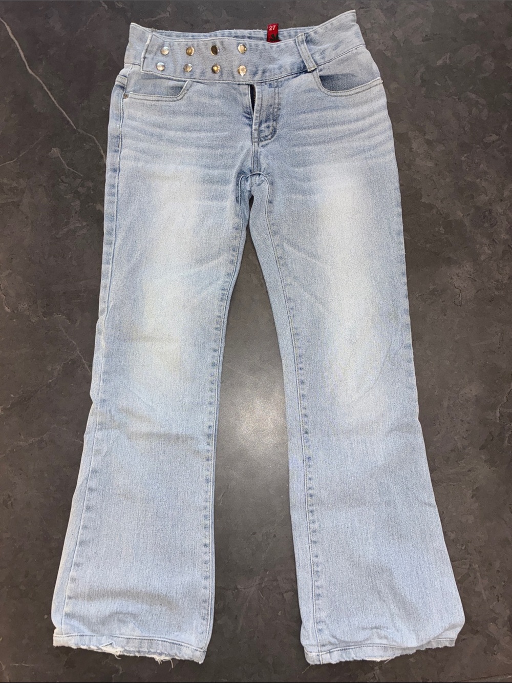 Light Blue Women's Wide-Leg Jeans with Decorative Waist Studs